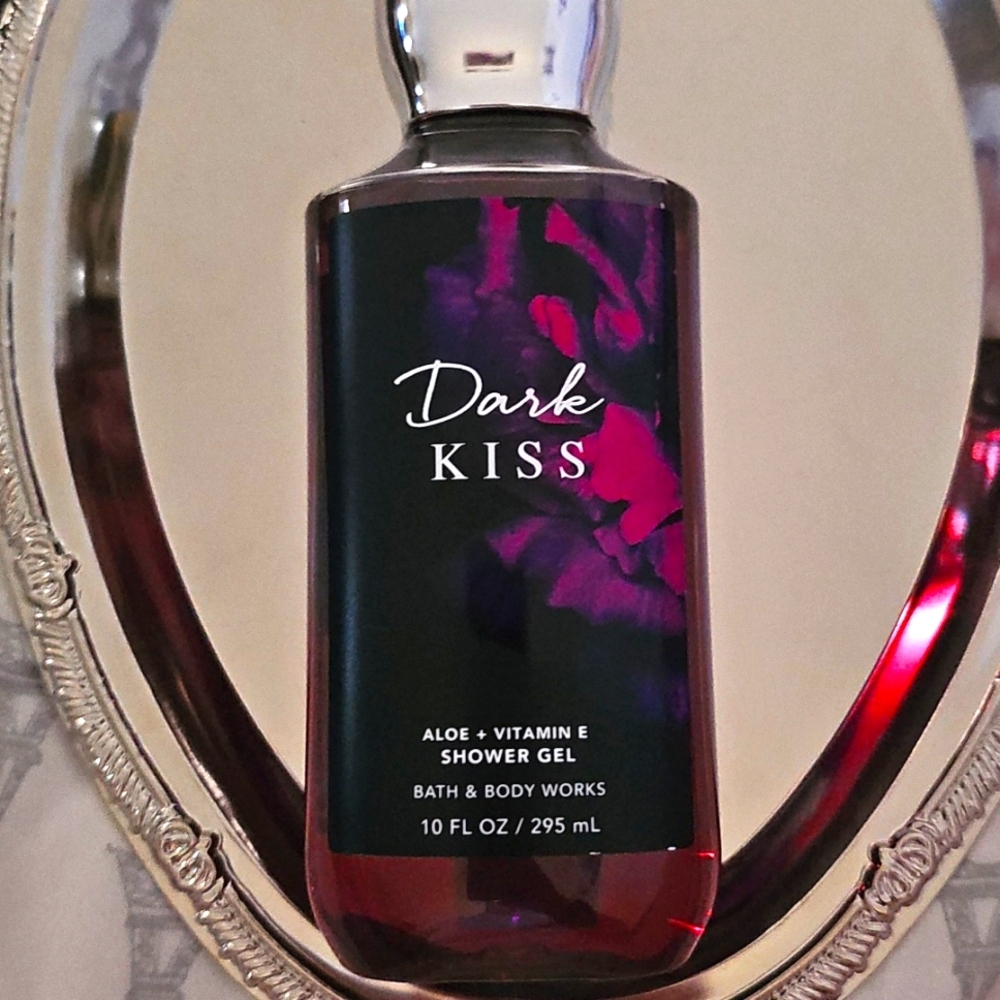 New Bath & Body Works Dark Kiss Shower Gel Full Size